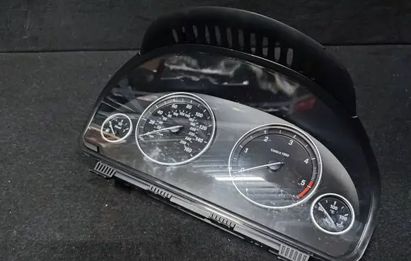 BMW 5 F10 F11 Speedometer (instrument cluster) 9265181
