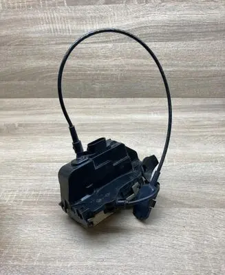 Renault Megane II Front door lock 2411040845 027776