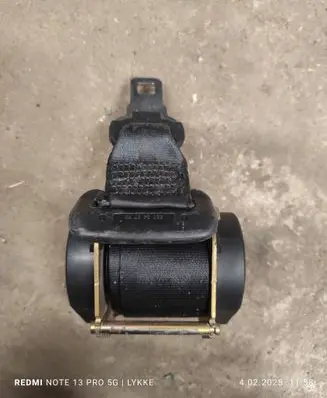 Middle seatbelt (rear)