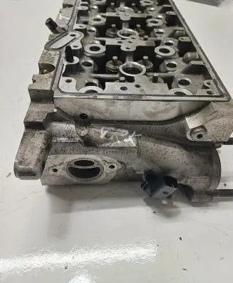 Volkswagen PASSAT B8 Engine head 04L103373