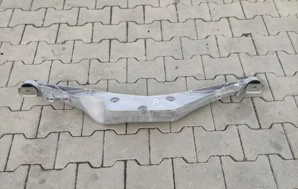 BMW 1 F40 Rear differential/diff mount bracket 6852896