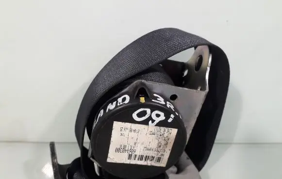 Mitsubishi Outlander Third row seat belt 