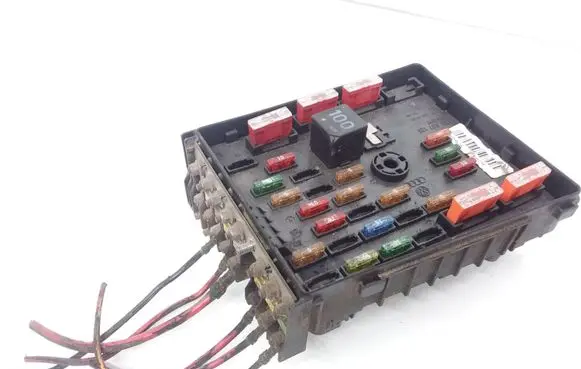 Volkswagen PASSAT B6 Fuse module 3C0937125