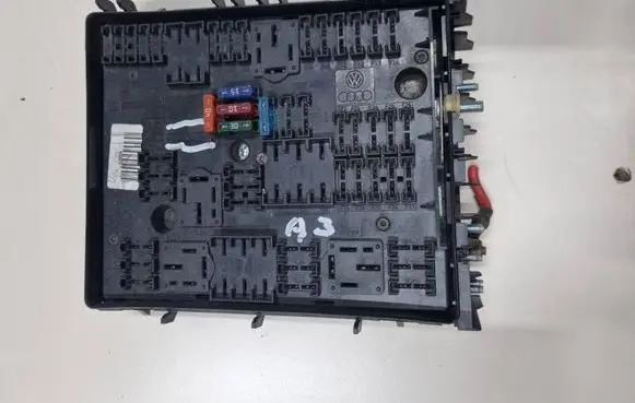 Audi A3 S3 8P Fuse module 1K0937124H 015345021