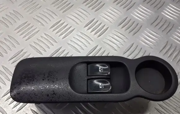 Renault Modus Electric window control switch 8200278438