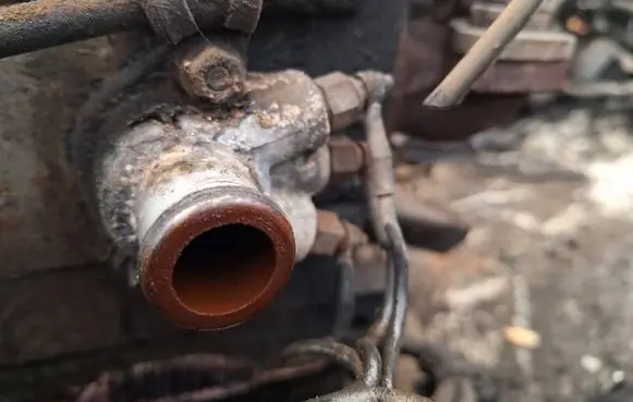Volkswagen PASSAT B5 Engine coolant pipe/hose