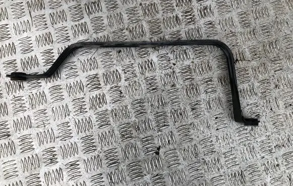 Fuel tank mounting bracket