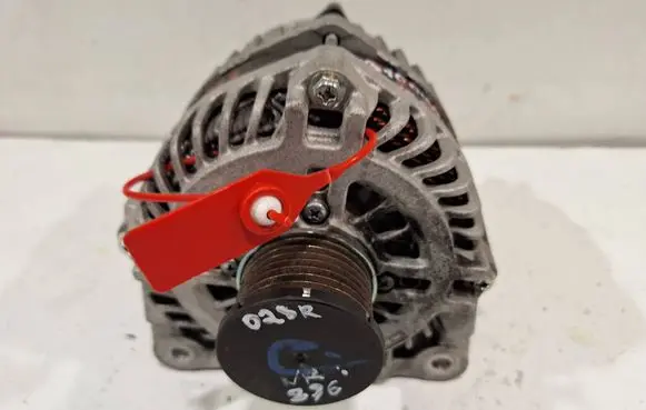 Opel Vivaro Generator/alternator 231004028R