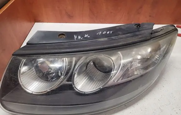 Hyundai Santa Fe Headlight/headlamp 921012B0