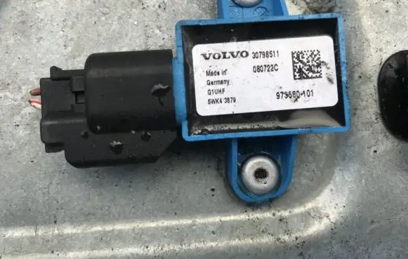 Volvo C30 Airbag deployment crash/impact sensor 30798511 5wk43879