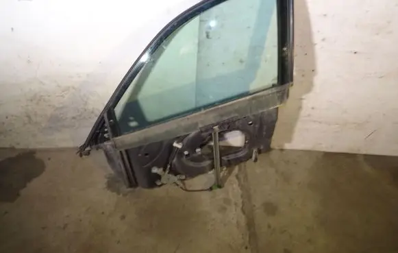 Audi A8 S8 D2 4D Front door window glass four-door 4D0837397 43R001025