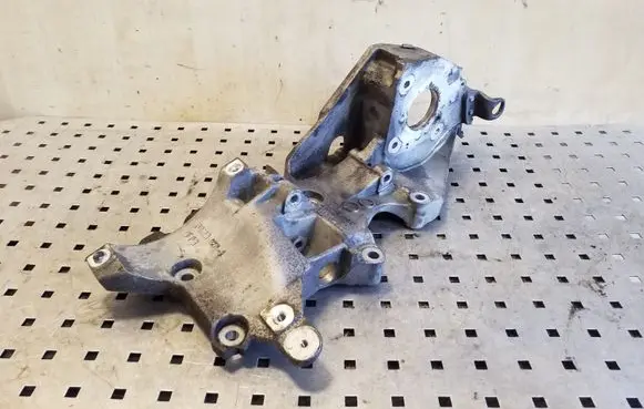 Volkswagen Sharan Generator/alternator bracket 03L903143K
