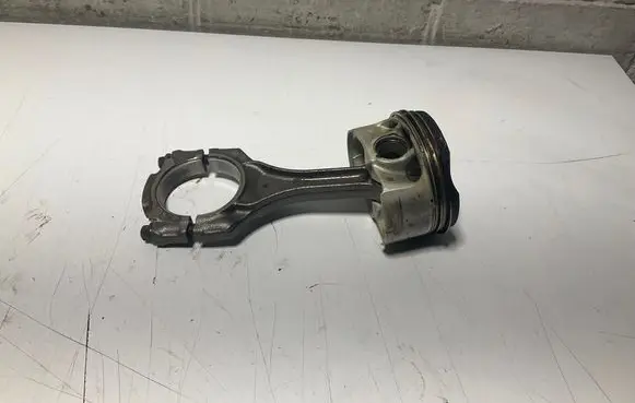 BMW 6 F06 Gran coupe Piston with connecting rod 7646892