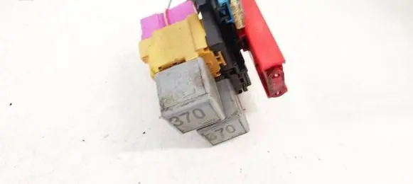 Volkswagen PASSAT B5 Fuse box set 8A0937530