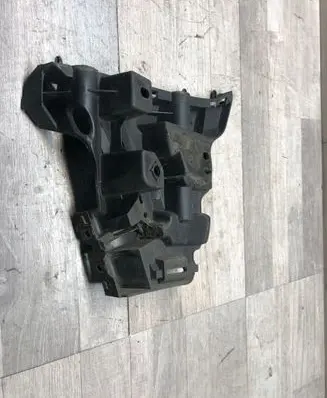 Volvo XC70 Front bumper mounting bracket 31214960