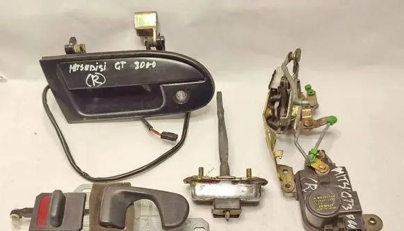 Mitsubishi 3000 GT Front door lock MB641158