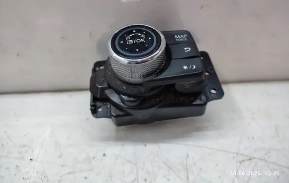 Multifunctional control switch/knob
