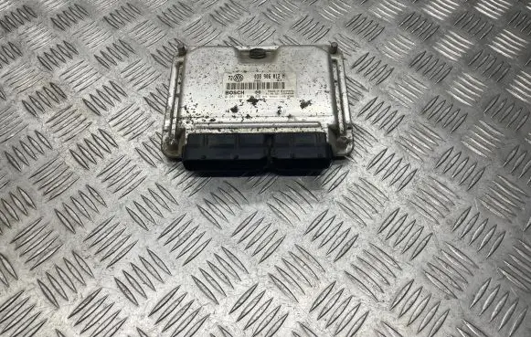 Volkswagen Golf IV Engine control unit/module 038906012M 28SA4240 0281001979