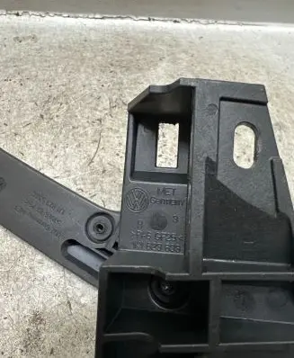 Volkswagen Golf V Engine bonnet (hood) release handle 1K1823633