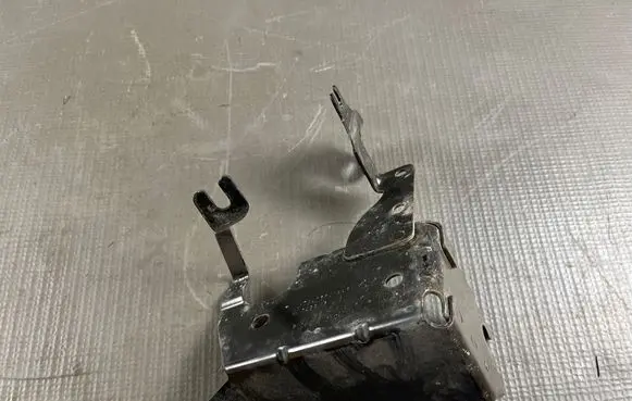 Renault Captur ABS pump bracket 478405541R