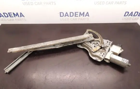 Toyota Corolla E120 E130 Front door window regulator with motor 6982002130 D171