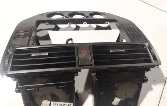 Ford C-MAX I Dash center air vent grill 3m51r014l21 3m51-r014l21