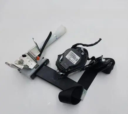 Nissan Leaf II (ZE1) Front seatbelt 638264901F