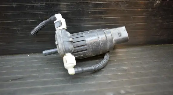 Volkswagen Caddy Windscreen/windshield washer pump 1K6955651