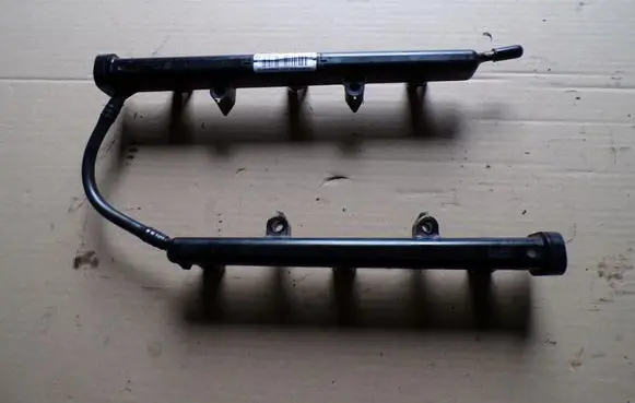 Dodge Durango III Fuel main line pipe