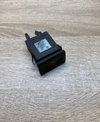 Volkswagen Golf IV Windscreen/window heater switch 1J0959621C