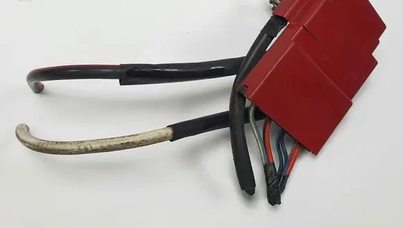Ford Mondeo MK IV Battery relay fuse 454