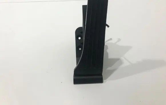 Mercedes-Benz E W212 Accelerator throttle pedal A2043000082 A2043000004