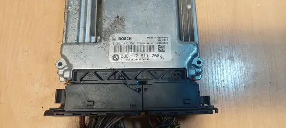 BMW 5 E60 E61 Engine control unit/module ECU 0281015043 7811700