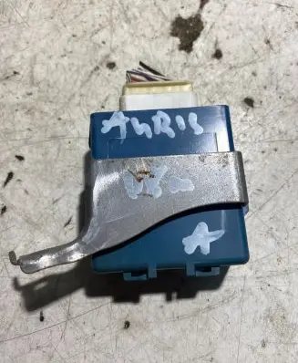 Toyota Auris 150 Door central lock control unit/module 8597012020 0515004070