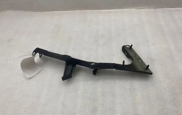 Audi A5 Sportback 8TA Fender mounting bracket 8T0821135C