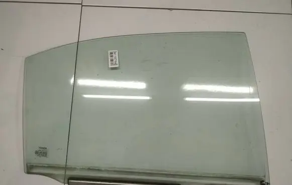 Toyota Avensis T250 Rear door window glass AS2