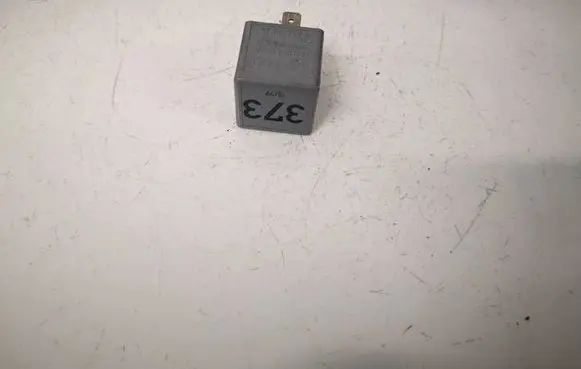 Volkswagen PASSAT B5 Other relay 8D0951253A