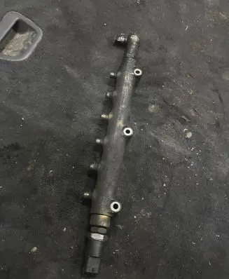 Volvo V70 Fuel distributor 