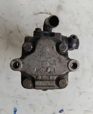 Seat Ibiza II (6k) Power steering pump 6N0422154F