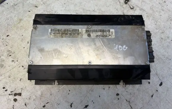 Volkswagen PASSAT B6 Sound amplifier 3C0035456