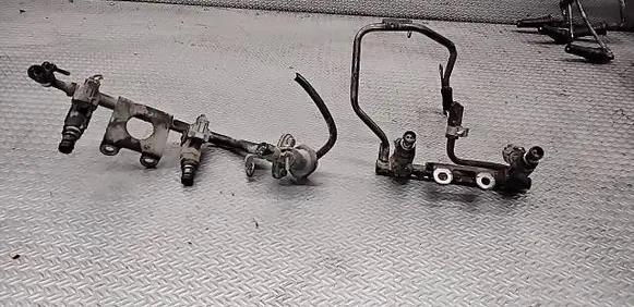 Subaru Forester SG Fuel injectors set 17522AA630 FBLC100
