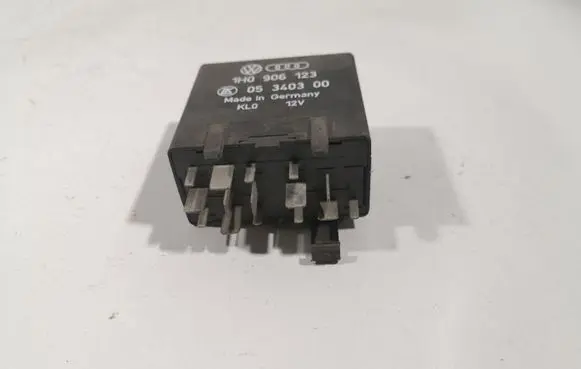 Volkswagen Golf III Other relay 1H0906123