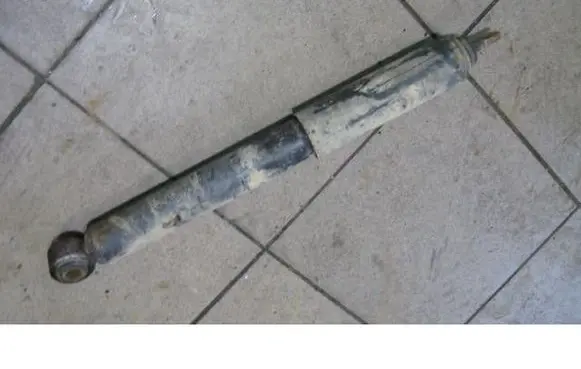 Mitsubishi Pajero Rear shock absorber/damper MD48976