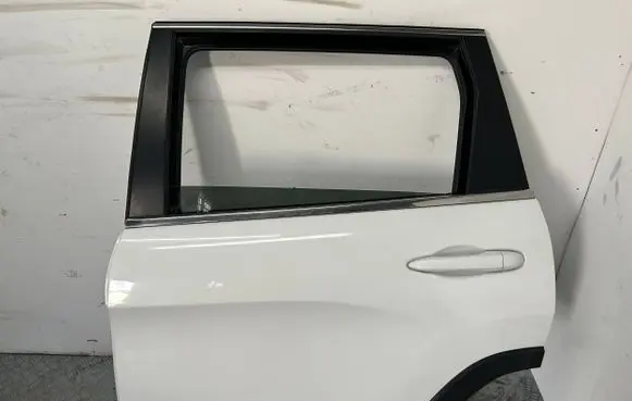 Jeep Cherokee Rear door
