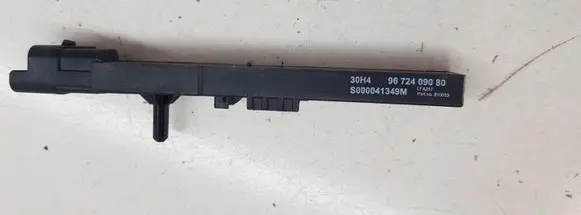 Citroen C4 II Picasso Aerial antenna amplifier 9672409080