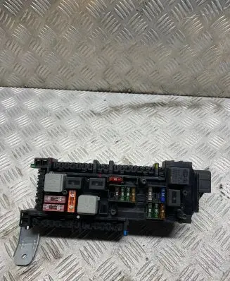 Mercedes-Benz C W204 Fuse module 1670658