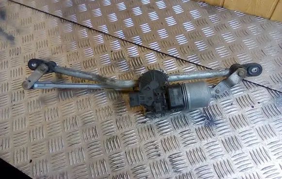 Mazda 3 I Front wiper linkage and motor F00S2S2473 0390241731