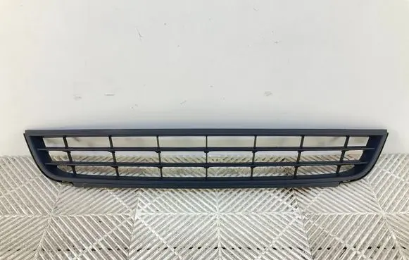 Volkswagen Jetta VI Front bumper lower grill 5C6853677