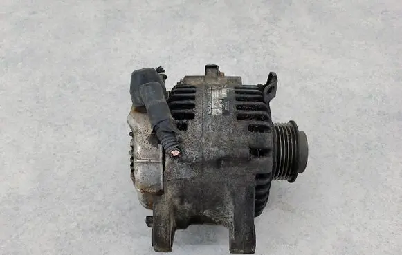 KIA Carnival Generator/alternator 37300-4X900DENSO