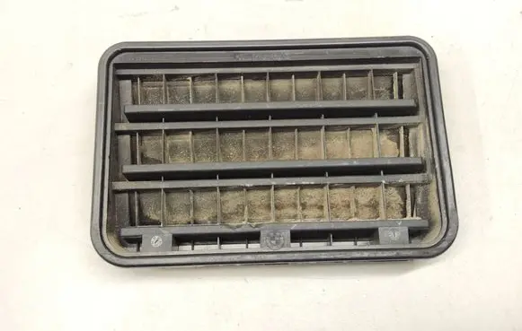 BMW 5 E60 E61 Quarter panel pressure vent 64228377280 8377280